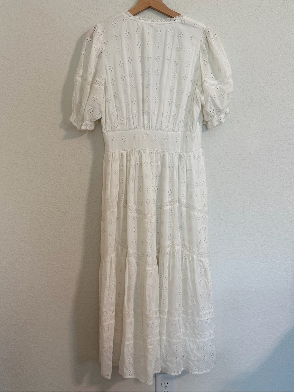 White Eyelet‎ Button-Front Maxi Dress - Picture 6 of 7